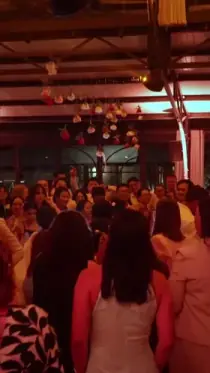 Vidéo : ambiance dancefloor mariage — invités qui dansent